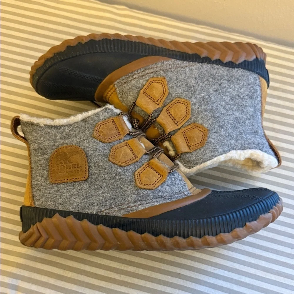 Sorel Out N About Plus Felt Winter Boots - Navy, Gray, and Tan